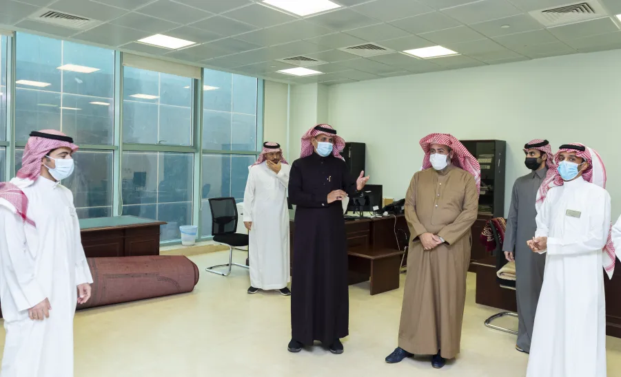 وكيل الجامعة يزور الإدارة العامة للشؤون الإدارية والمالية -  وكيل الجامعة يزور الإدارة العامة للشؤون الإدارية والمالية