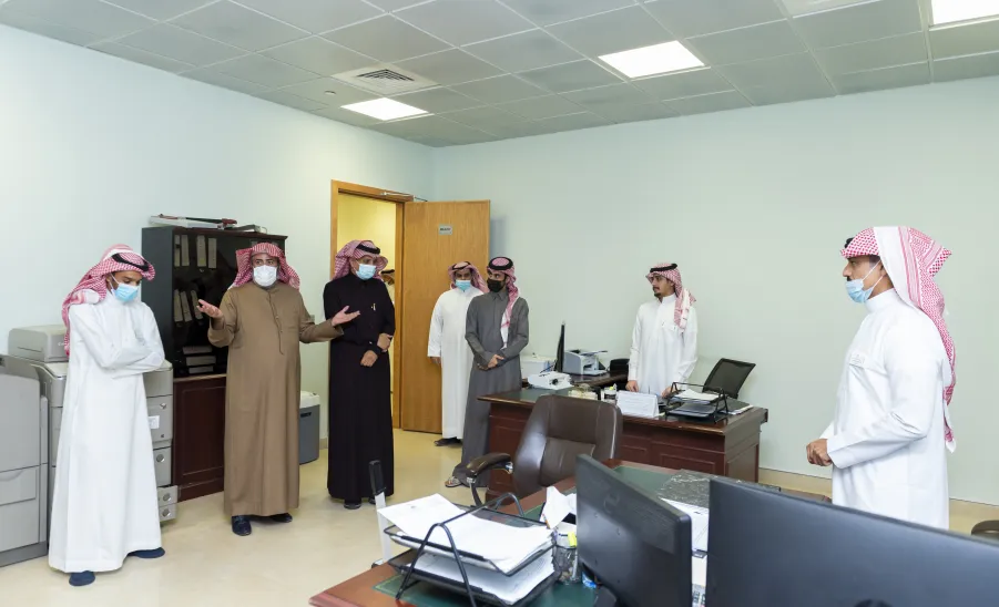 وكيل الجامعة يزور الإدارة العامة للشؤون الإدارية والمالية -  وكيل الجامعة يزور الإدارة العامة للشؤون الإدارية والمالية