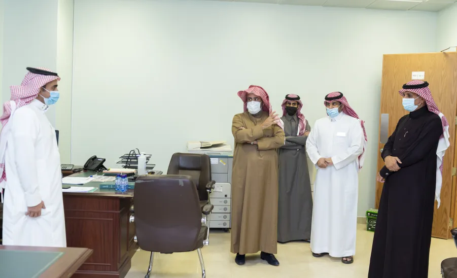 وكيل الجامعة يزور الإدارة العامة للشؤون الإدارية والمالية -  وكيل الجامعة يزور الإدارة العامة للشؤون الإدارية والمالية