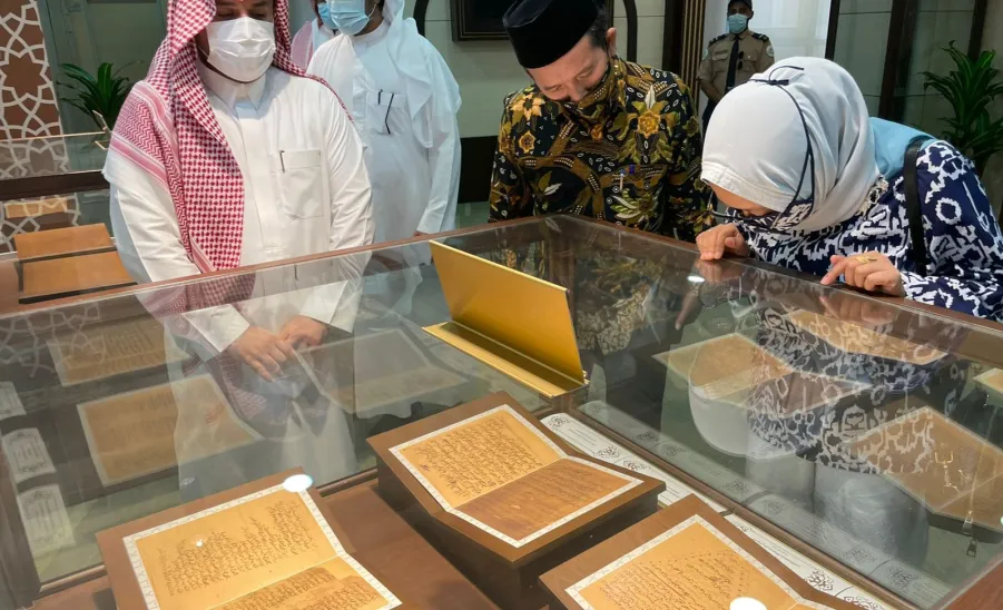 MU RECTOR WELCOMES EDUCATION AND CULTURAL ATTACHE AT EMBASSY OF INDONESIA
 - a