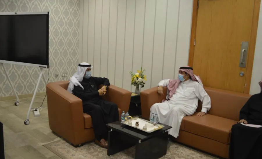 Vice-Rector for Graduate Studies and Scientific Research receives a delegation of Majmaah Chamber of Commerce
 -  لقاء وفد الغرفة التجارية 