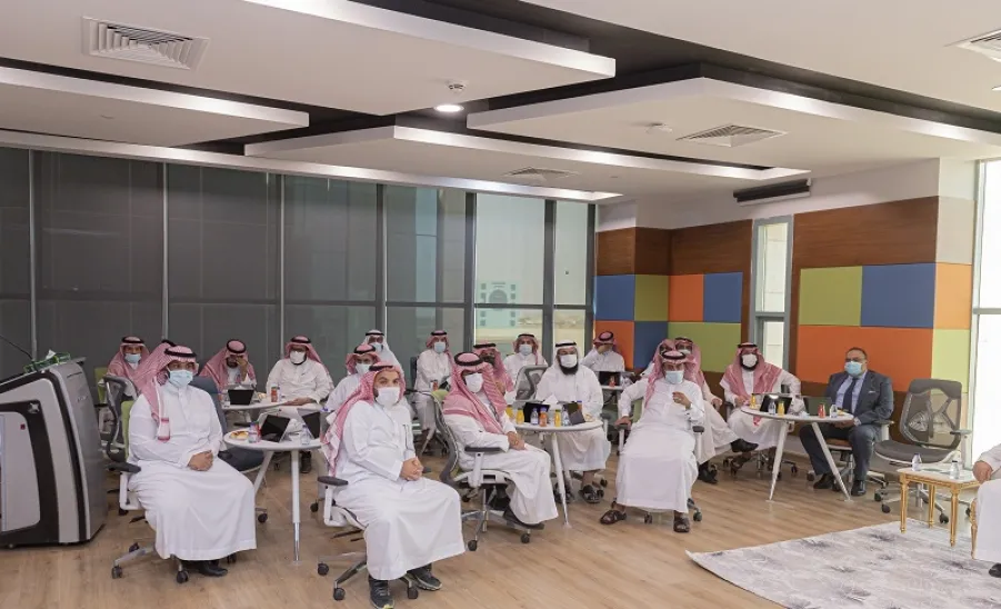 رئيس الجامعة يرعى ملتقى نحو التميز في البرامج الأكاديمية -  a