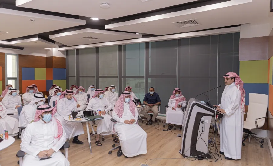 رئيس الجامعة يرعى ملتقى نحو التميز في البرامج الأكاديمية -  a