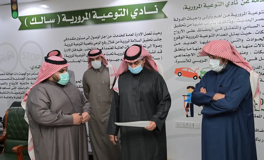 رئيس الجامعة يقوم بزيارة تفقدية للإدارة العامة للخدمات -  a