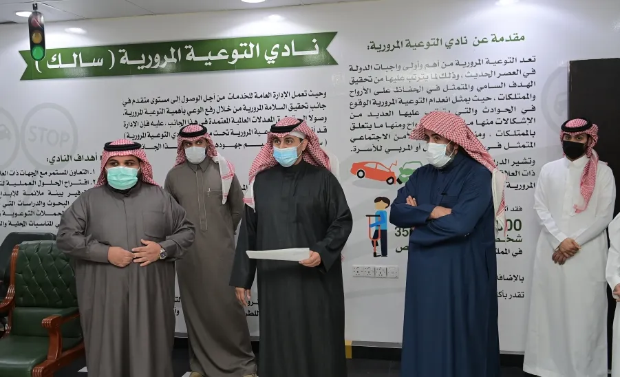 رئيس الجامعة يقوم بزيارة تفقدية للإدارة العامة للخدمات -  a