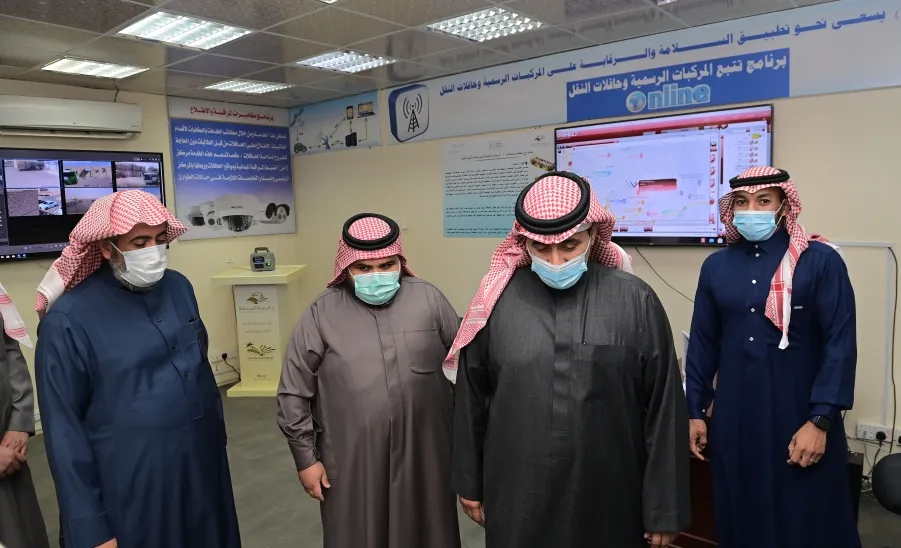 رئيس الجامعة يقوم بزيارة تفقدية للإدارة العامة للخدمات -  a