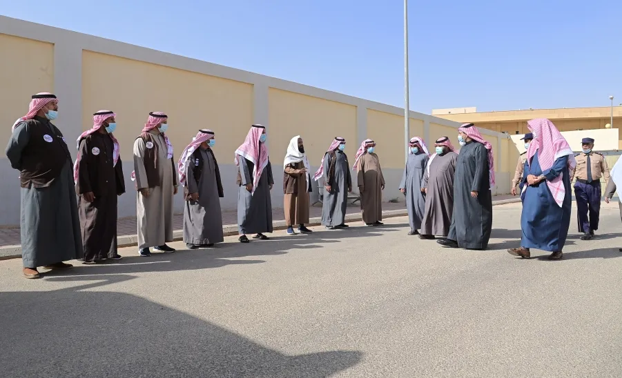 رئيس الجامعة يقوم بزيارة تفقدية للإدارة العامة للخدمات -  a