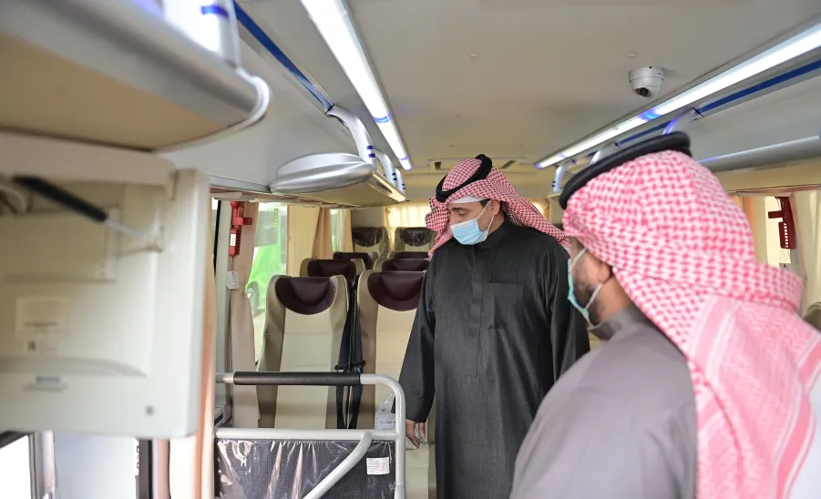 رئيس الجامعة يقوم بزيارة تفقدية للإدارة العامة للخدمات -  a