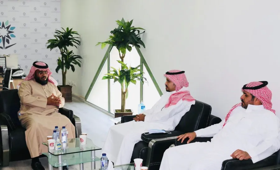 المشرف على مركز التوظيف وشؤون الخريجين يلتقي بعميد كلية التقنية والرئيس التنفيذي لشركة ساك الدولية -  اجتماعات مركز الخريجين