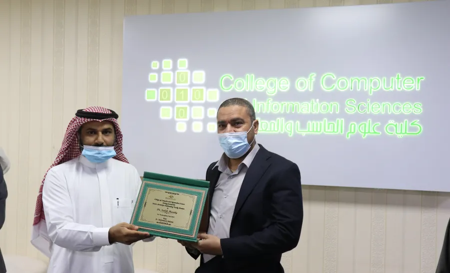 Excellent faculty members and staff in teaching and research honored by CCSI -  2