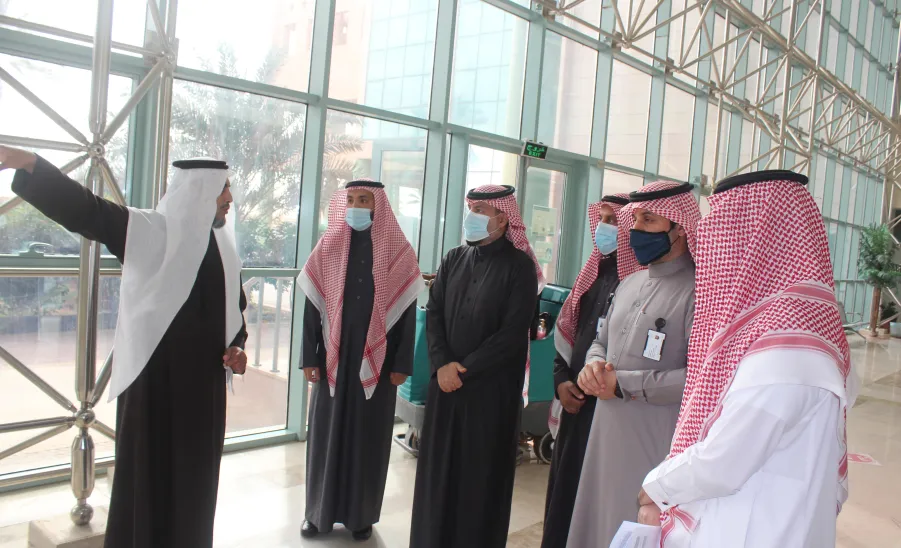 Vice-rector for educational affairs visits Common First Year - تفقد الاختبارات