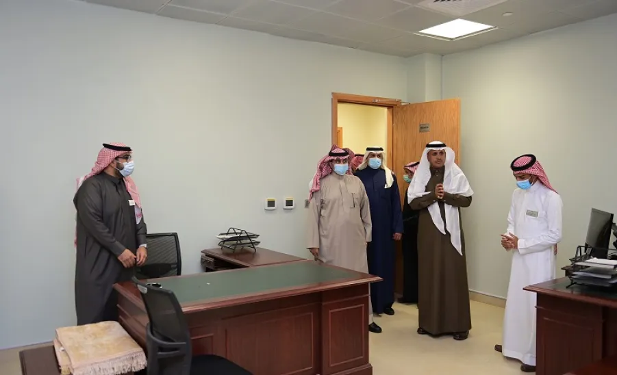 رئيس الجامعة يزور الإدارة العامة للشؤون الإدارية والمالية  - جامعة المجمعة 