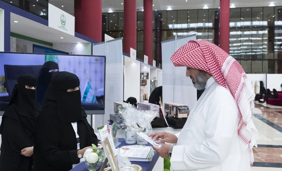 VICE-RECTOR ON A VISIT TO MU’S BOOTH AT ASSOCIATED EXHIBITION OF WOMEN EMPOWERMENT CONFERENCE
 - صورة