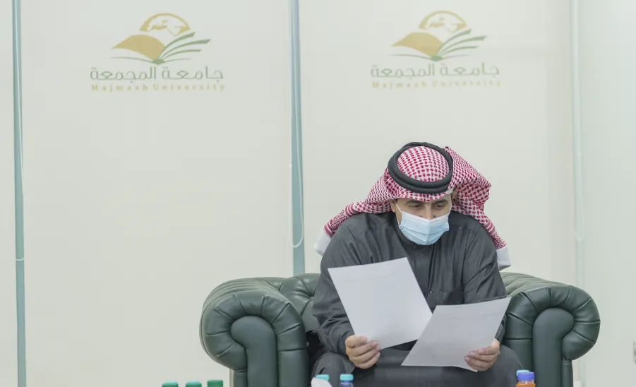 A TOUR OF INSPECTION BY MU RECTOR TO DEANSHIP OF ADMISSION AND REGISTRATION  -  جامعة المجمعة 