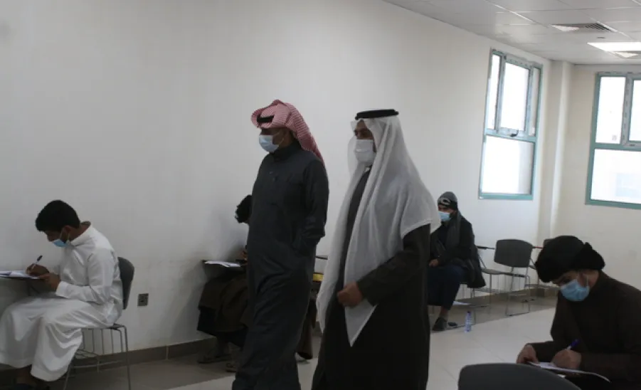 وكيل الجامعة للشؤون التعليمية يتفقد سير الاختبارات النهائية بكلية الهندسة - وكيل الجامعة للشؤون التعليمية يتفقد سير الاختبارات النهائية بكلية الهندسة