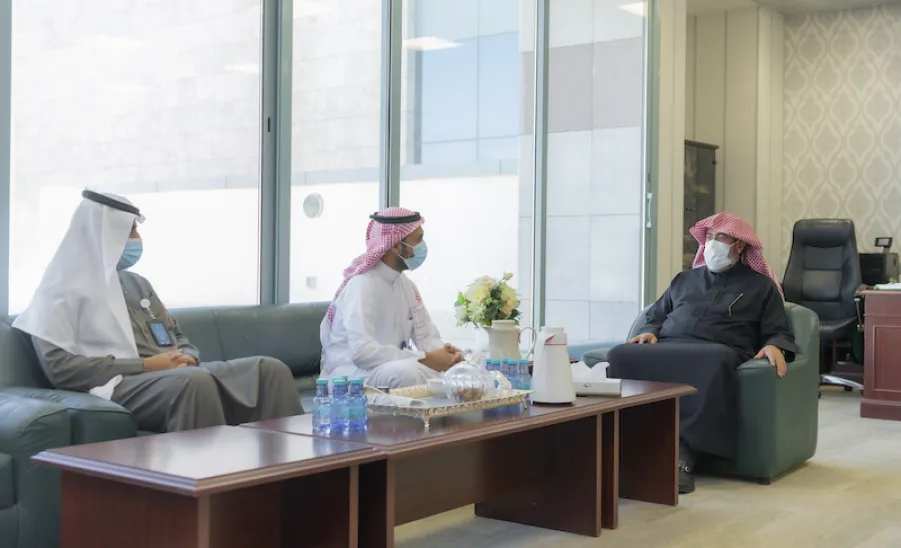 VICE-RECTOR WELCOMES A TEAM FROM SAUDI RAILWAY COMPANY (SAR) -  جامعة المجمعة 