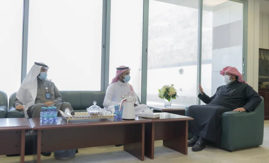 VICE-RECTOR WELCOMES A TEAM FROM SAUDI RAILWAY COMPANY (SAR) -  جامعة المجمعة 