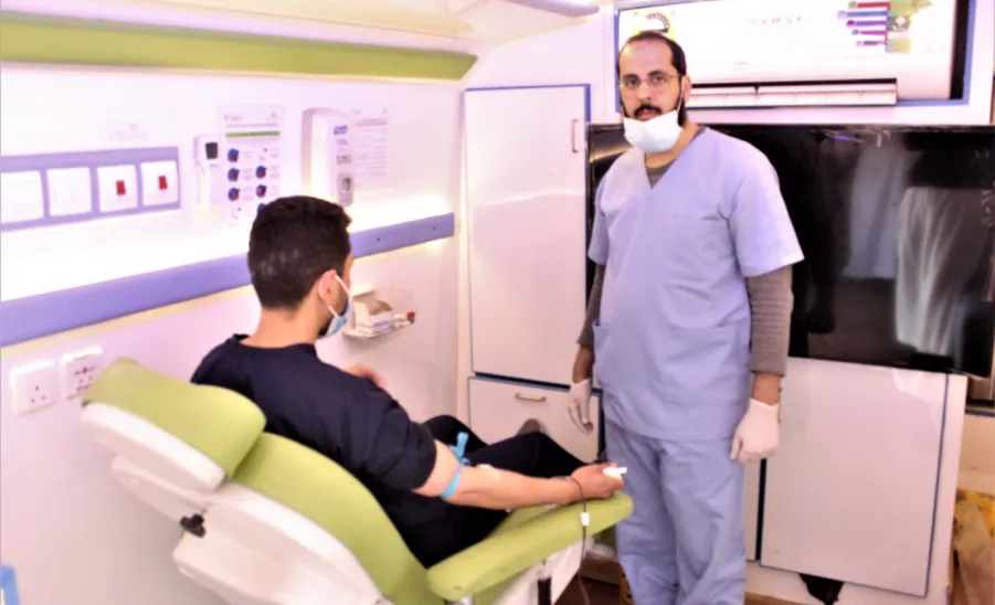 أقامت الكلية بالتعاون مع أصدقاء بنك الدم ومستشفى الملك خالد بالمجمعة حملة للتبرع بالدم تحت شعار (دمك أحيا نفساً). - 1