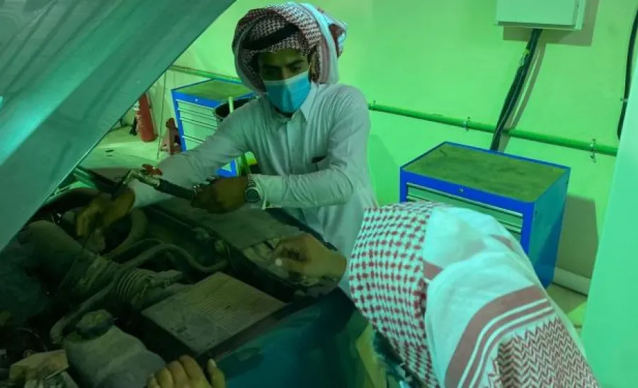 الإنتهاء من إجراء الصيانة الدورية للمركبات الخدمية  - ؤءؤئ