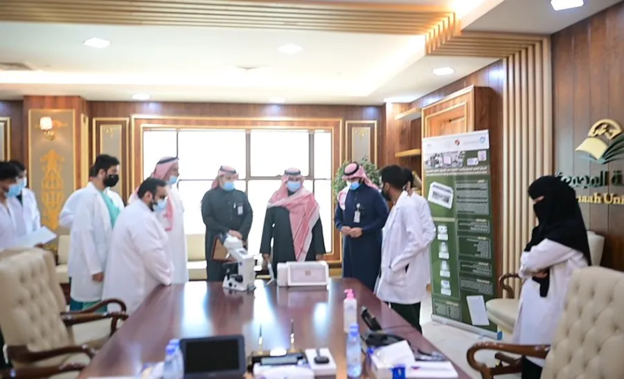  سعادة رئيس الجامعة يستقبل فريقاً بحثياً بمناسبة حصوله على وثيقة براءة لنموذج صناعي من الهيئة السعودية للملكية الفكرية - جامعة المجمعة