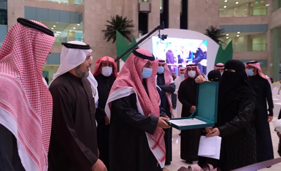 رئيس الجامعة يرعى ملتقى مشاريع التخرج الطلابية -  جامعة المجمعة