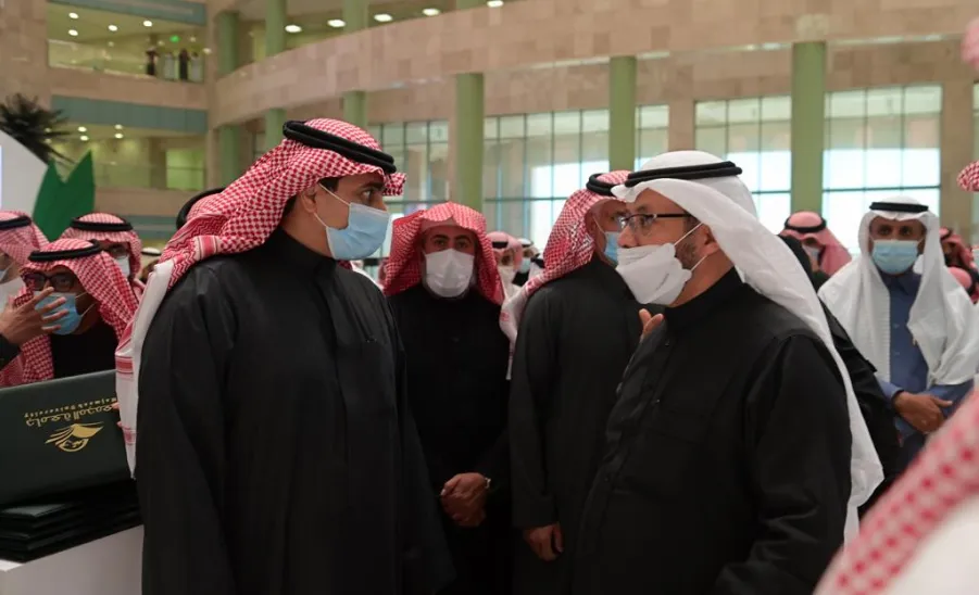 رئيس الجامعة يرعى ملتقى مشاريع التخرج الطلابية -  جامعة المجمعة