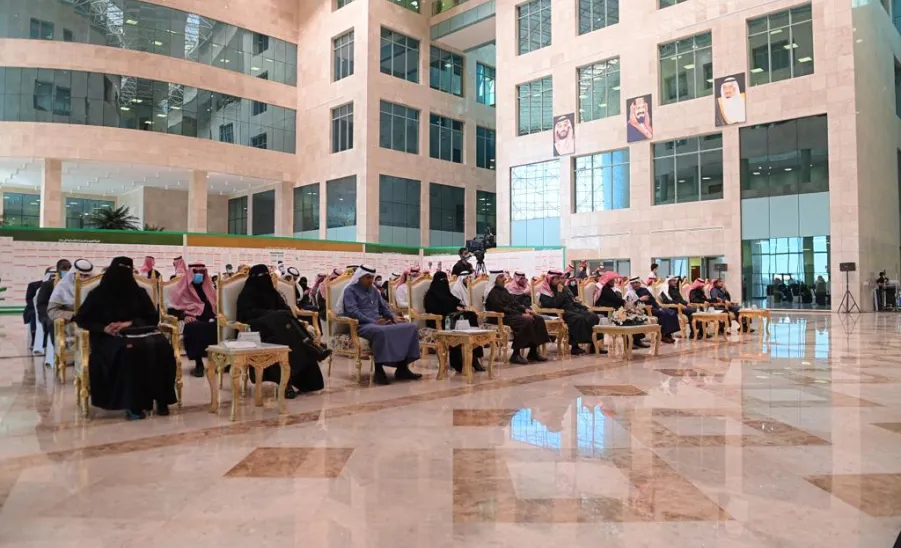 رئيس الجامعة يرعى ملتقى مشاريع التخرج الطلابية -  جامعة المجمعة