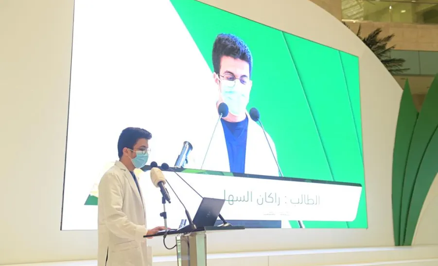 رئيس الجامعة يرعى ملتقى مشاريع التخرج الطلابية -  جامعة المجمعة