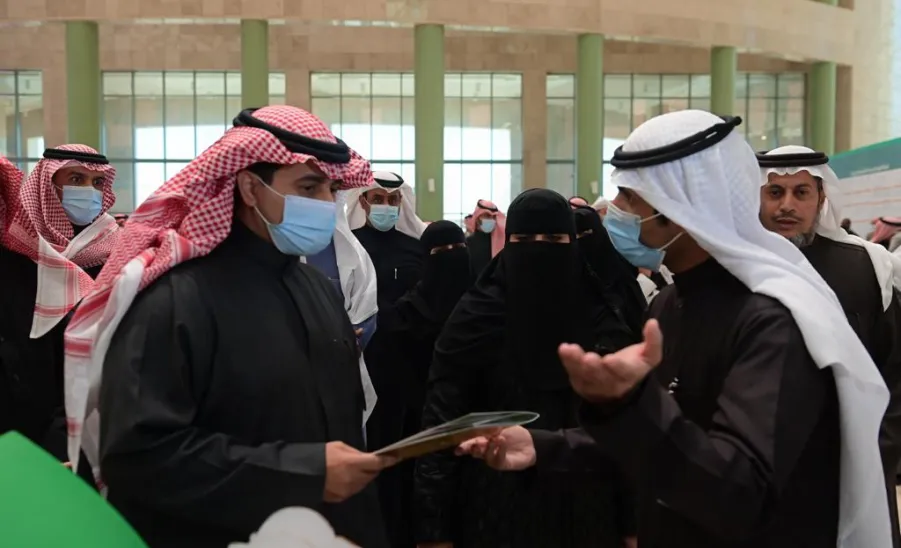 رئيس الجامعة يرعى ملتقى مشاريع التخرج الطلابية -  جامعة المجمعة