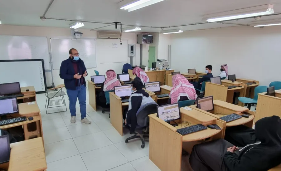 A series of training courses for students on how to use (Blackboard)
 -  صورة بلاكبورد 1