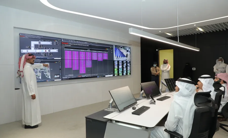 THE RECTOR LAUNCHES MU CENTER FOR BUILDING CONTROL MANAGEMENT
 -  تدشين رئيس الجامعة لمركز التحكم لإدارة المباني