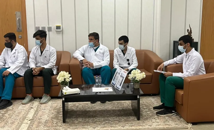 VICE-RECTOR MEETS STUDENTS WHO WON IN SCIENTIFIC OLYMPIAD HEALTH INNOVATION HACKATHON - جامعة المجمعة 