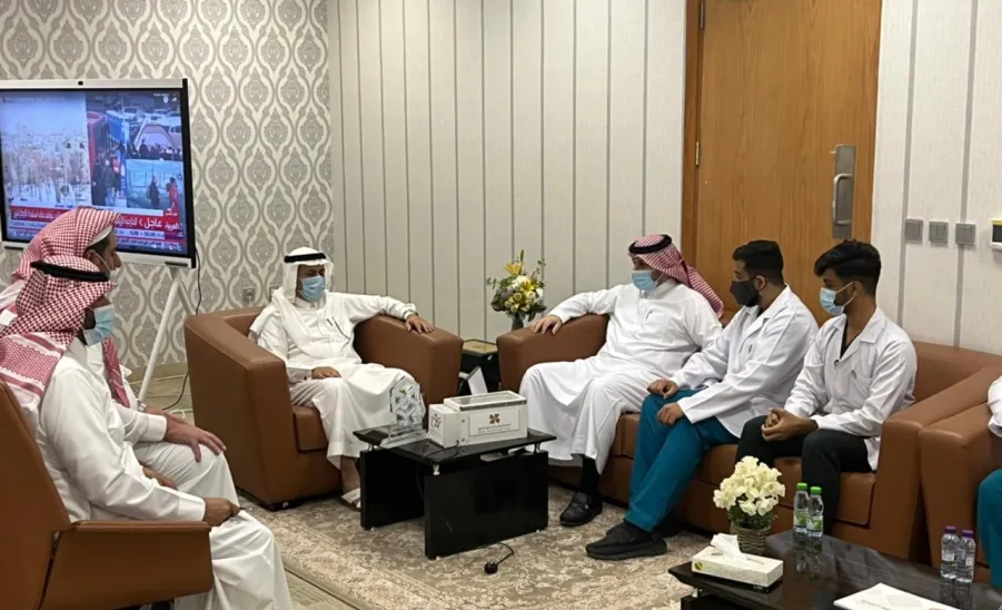 VICE-RECTOR MEETS STUDENTS WHO WON IN SCIENTIFIC OLYMPIAD HEALTH INNOVATION HACKATHON - جامعة المجمعة 