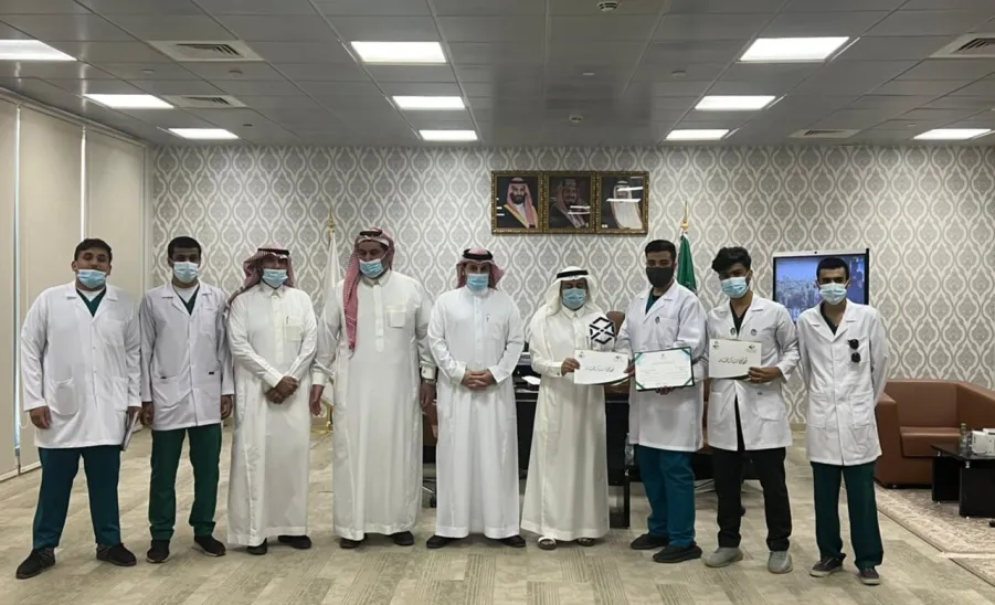 VICE-RECTOR MEETS STUDENTS WHO WON IN SCIENTIFIC OLYMPIAD HEALTH INNOVATION HACKATHON - جامعة المجمعة 