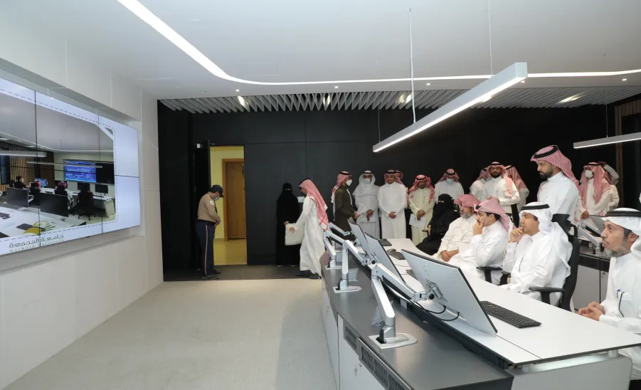 رئيس الجامعة يدشن مركز جامعة المجمعة لإدارة التحكم بالمباني - جامعة المجمعة