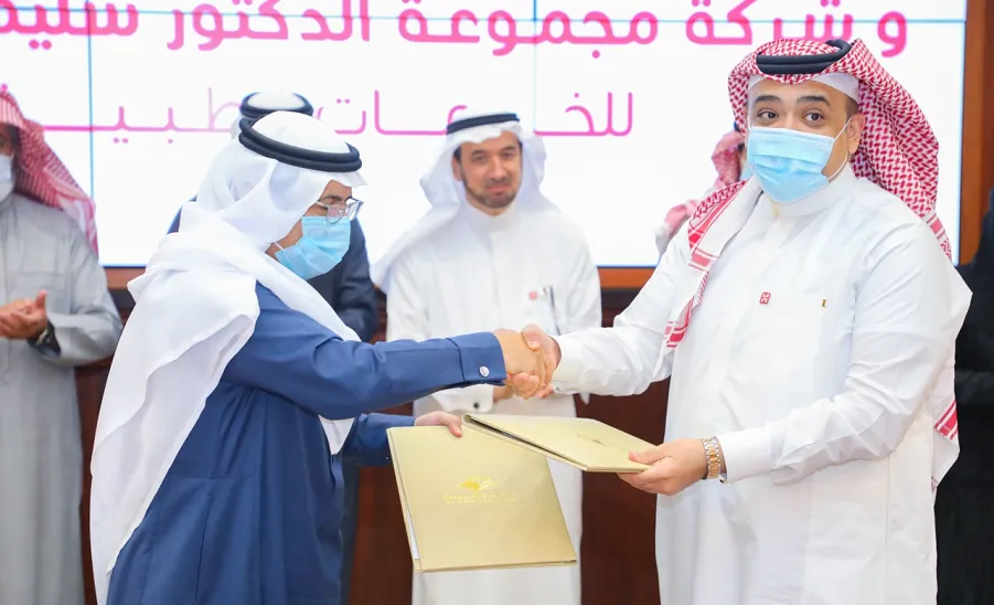 الجامعة توقع اتفاقية تعاون مع شركة مجموعة الدكتور سليمان الحبيب للخدمات الطبية  - جامعة المجمعة 
