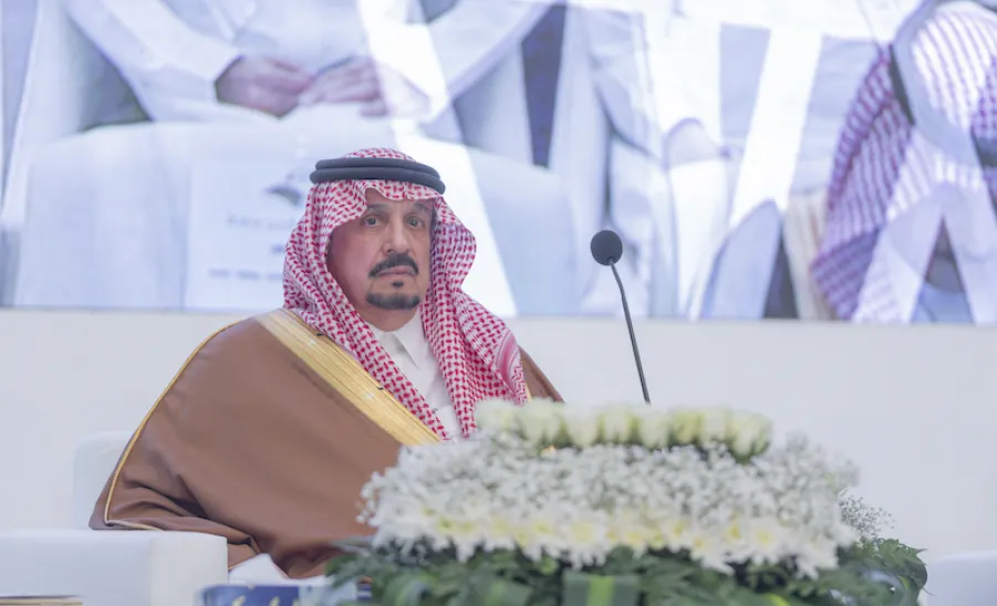 برعاية صاحب السمو الملكي الأمير فيصل بن بندر - أمير منطقة الرياض -  الجامعة تقيم حفل تخريج الدفعة الثالثة عشرة من طلابها - am