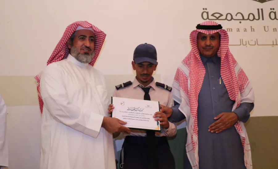 VICE-RECTOR PATRONIZES AWARDS CEREMONY FOR FIGHTING CORONAVIRUS PANDEMIC IN ZULFI CAMPUS  -  جامعة المجمعة 