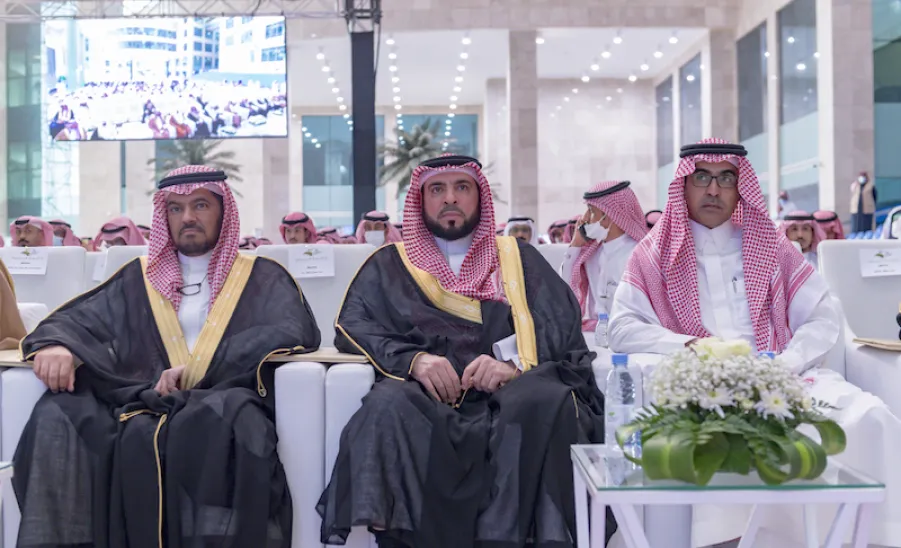 برعاية صاحب السمو الملكي الأمير فيصل بن بندر - أمير منطقة الرياض -  الجامعة تقيم حفل تخريج الدفعة الثالثة عشرة من طلابها - an