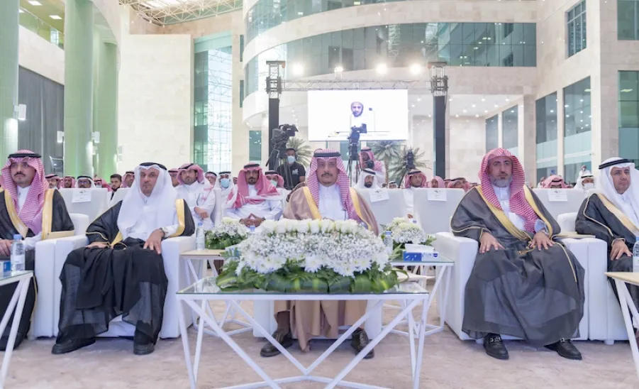 برعاية صاحب السمو الملكي الأمير فيصل بن بندر - أمير منطقة الرياض - الجامعة تقيم حفل تخريج الدفعة الثالثة عشرة من طلابها - 10