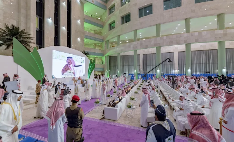 برعاية صاحب السمو الملكي الأمير فيصل بن بندر - أمير منطقة الرياض - الجامعة تقيم حفل تخريج الدفعة الثالثة عشرة من طلابها - 16