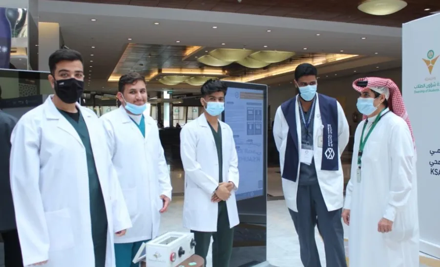  الفريق الطلابي المشارك من كلية العلوم الطبية التطبيقية يحقق المركز الثاني على مستوى الجامعات السعودية في معرض الابتكار المصاحب للأولمبياد العلمي والهاكثون الصحي - جامعة المجمعة 