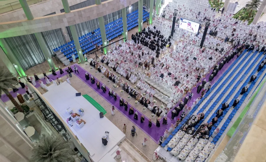 برعاية صاحب السمو الملكي الأمير فيصل بن بندر - أمير منطقة الرياض - الجامعة تقيم حفل تخريج الدفعة الثالثة عشرة من طلابها - 19