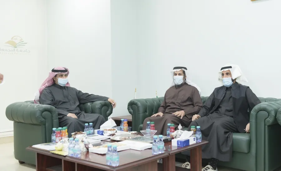VICE-RECTOR ACCOMPANIED MU RECTOR IN A VISIT TO DEANSHIP OF ADMISSION AND REGISTRATION
 -  زيارة القبول