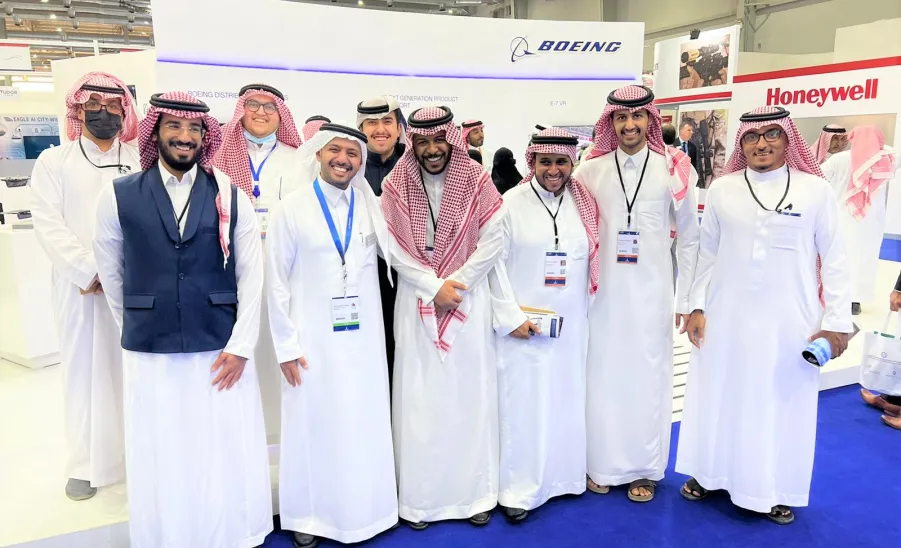 وفد طلابي من جامعة المجمعة يشارك في فعاليات معرض الدفاع العالمي - 3