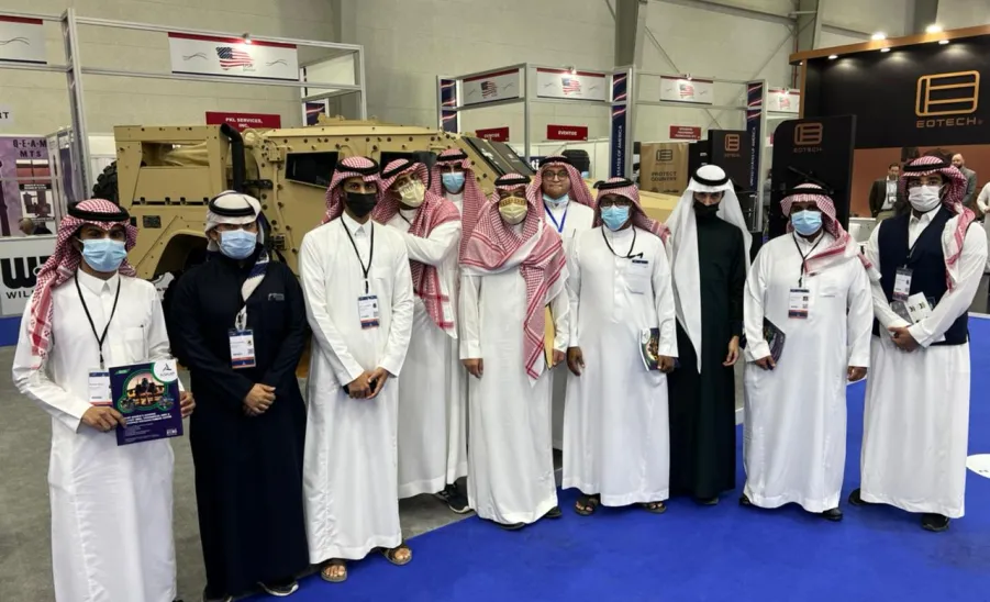 وفد طلابي من جامعة المجمعة يشارك في فعاليات معرض الدفاع العالمي - 1