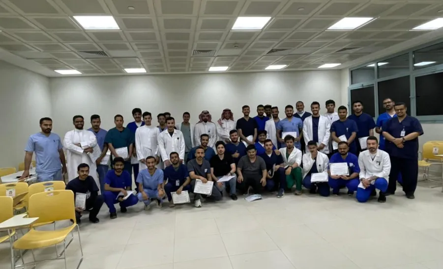 COLLEGE OF MEDICINE HOLDS A WORKSHOP ON SKILLS OF SURGICAL SUTURE  -  جامعة المجمعة 