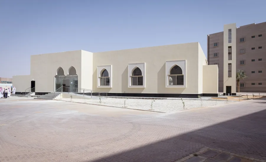 MU VICE-RECTOR LAUNCHES ZULFI'S HOUSING MOSQUE
 - وكيل الجامعة يفتتح مسجد مجمع الإسكان بالمدينة الجامعية بالزلفي
