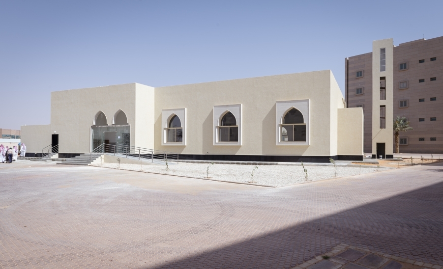 وكيل الجامعة يفتتح مسجد مجمع الإسكان بالمدينة الجامعية بالزلفي