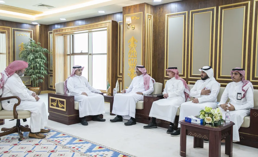 لمناقشة دعم الأنشطة المجتمعية : رئيس ووكيل الجامعة يستقبلان وفد مصرف الراجحي -  جامعة المجمعة
